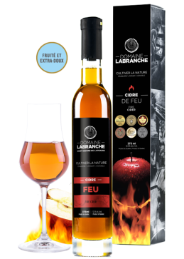 Bottiglia da 375 ml di sidro di fuoco del Quebec di Domaine Labranche con la scatola di imballaggio e un bicchiere