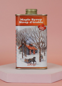 Tres tamaños de latas metálicas con sirope de arce.