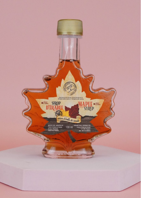 Ahornsirup in einer 100-ml-Blattflasche