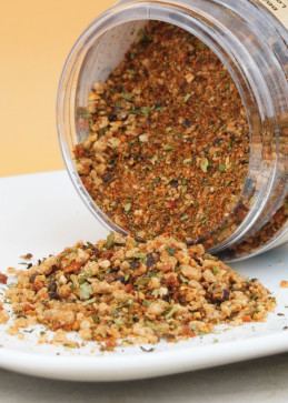 zoom on salmon spices