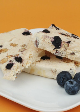 Soft blueberry nougat