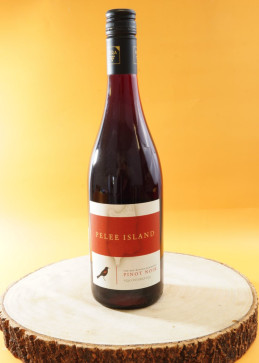 Vino tinto Pinot Noir canadiense