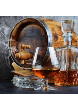 Gekruide chique choc-rum in een glas