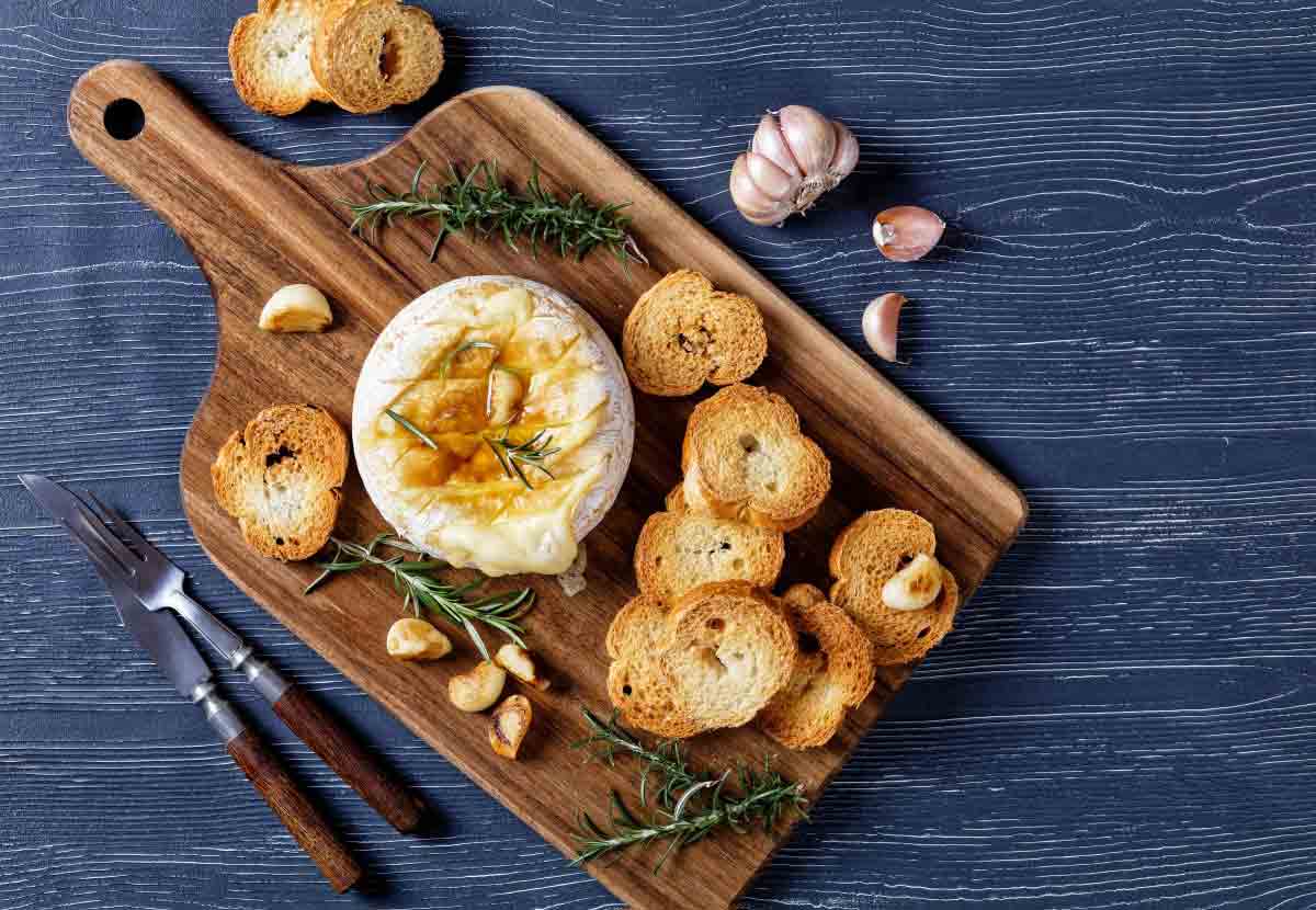 Brie fondant aux amandes et beurre d’érable