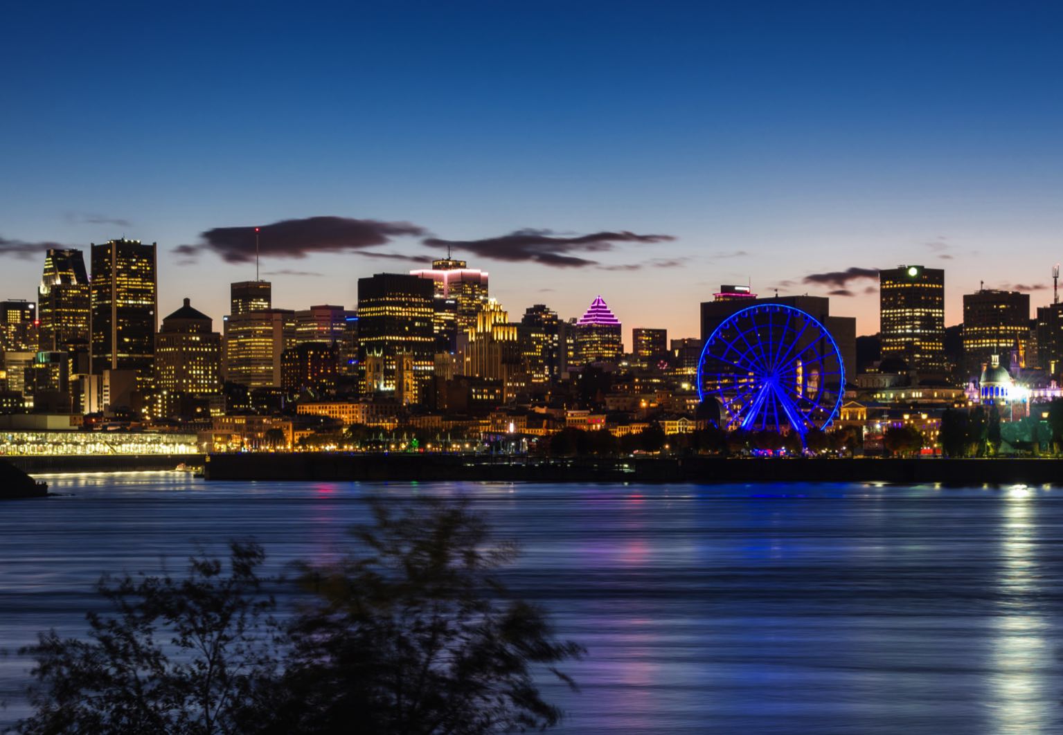 Port de Montreal la nuit