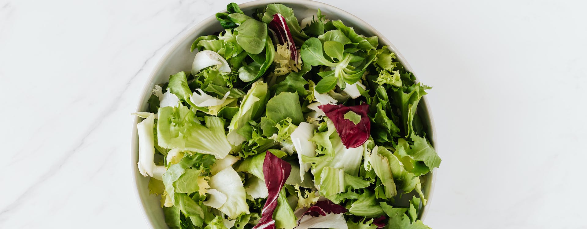 Recette de Noël _ Salade de chou frisé aux grenades et aux noix