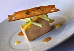 Foie gras su piastrelle d'acero