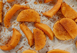 Calabaza asada con sirope de arce y semillas de camelina