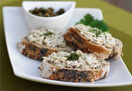Crostini de pato confitado con dulce Agasse