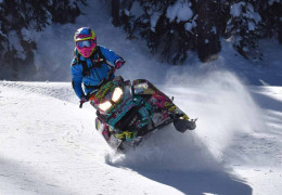 Spedizioni in motoslitta in Canada: viaggi invernali unici